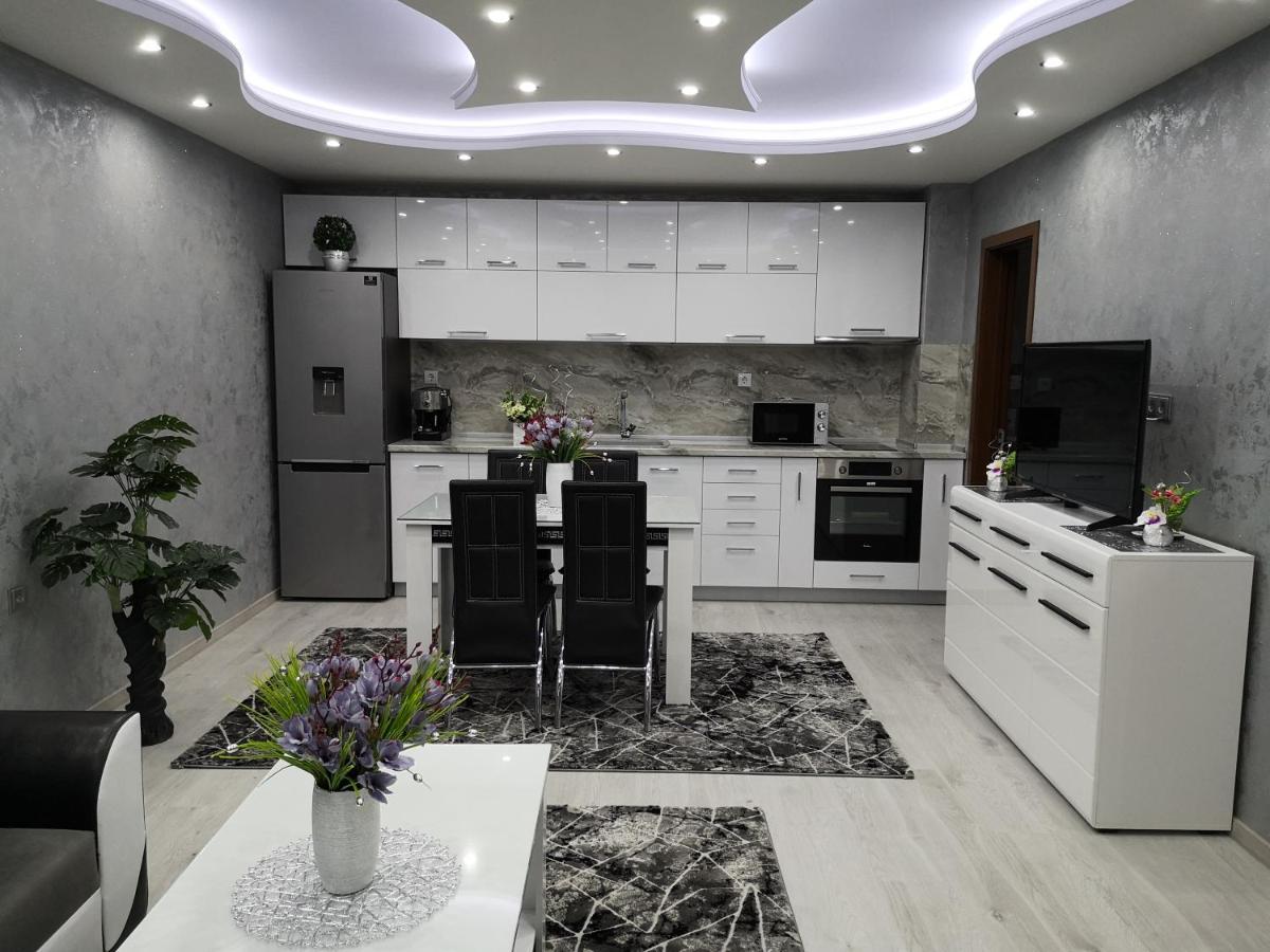 City Apartments - A Brand New Luxury & Comfy 2 Асеновград Екстериор снимка